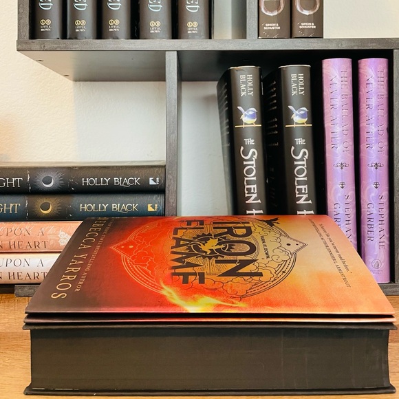 IRON FLAME - First Edition by Rebecca Yarros - Picture 5 of 6